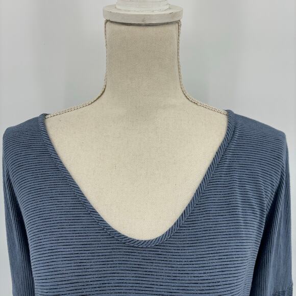 Soprano Women's Blue Striped V-Neck Top Size S/M Layering - Picture 3 of 9